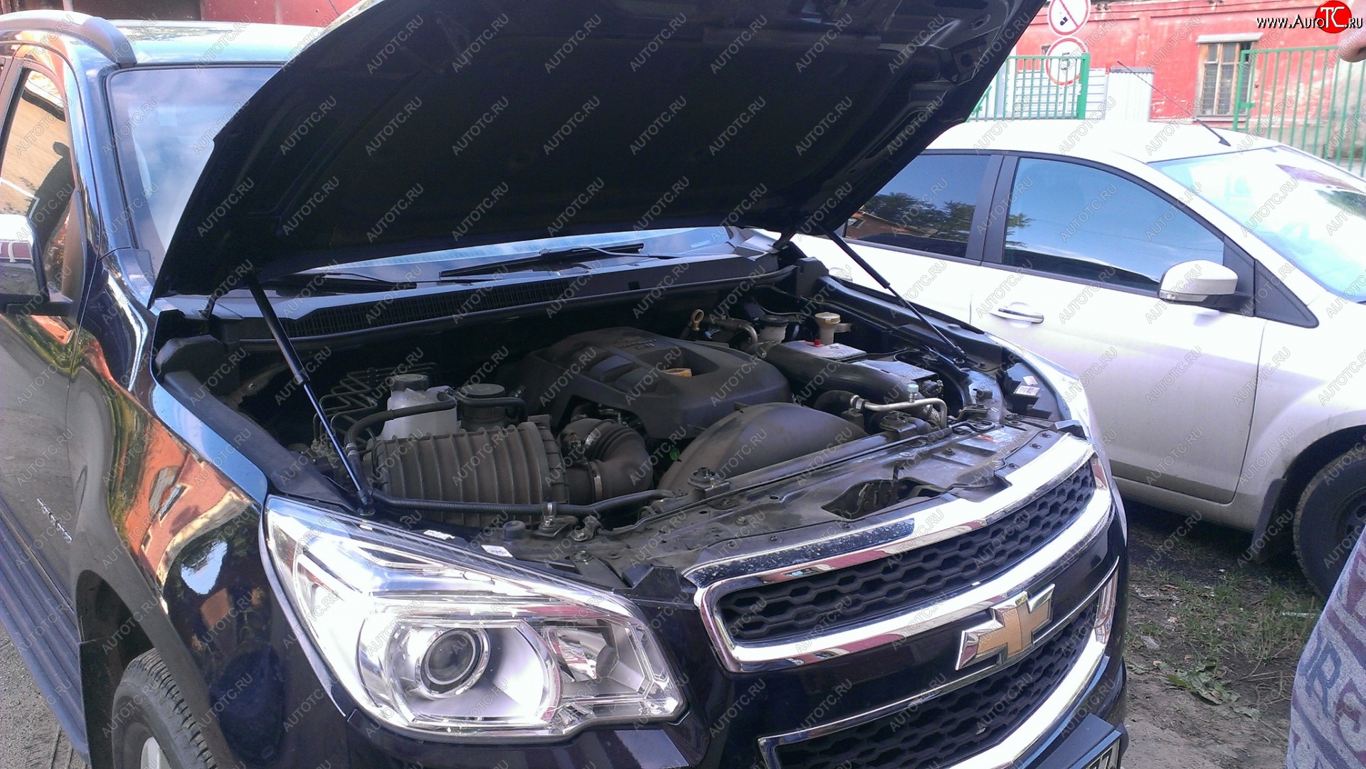 2 049 р. Упоры капота Russtal Chevrolet Trailblazer GM800 рестайлинг (2016-2020)  с доставкой в г. Чебоксары