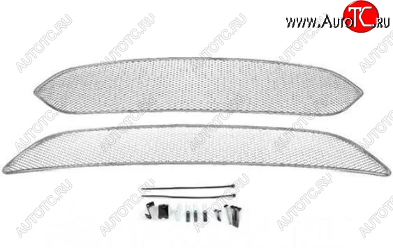 2 204 р. Сетка в воздухозаборник бампера Arbori (20 мм, сота, кроме комплектации Titanium) Ford Focus 3 седан рестайлинг (2014-2019) (Хром)  с доставкой в г. Чебоксары