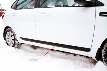 Молдинг двери RA (вариант 1, передний правый) KIA Rio  3 QB (2011-2017) дорестайлинг седан, хэтчбек 5 дв. дорестайлинг, рестайлинг седан, хэтчбек 5 дв. рестайлинг (Поверхность шагрень)