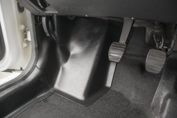 2 899 р. Накладки на ковролин пола Petroil Tuning Nissan Terrano D10 дорестайлинг (2013-2016)  с доставкой в г. Чебоксары. Увеличить фотографию 6
