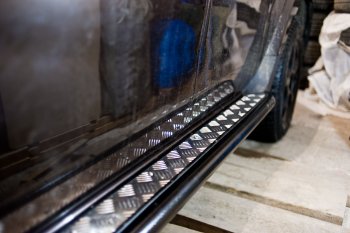 14 699 р. Порожки для ног из трубы Ø51 с алюминиевой площадкой Petroil Tuning Эстонец Nissan Terrano D10 рестайлинг (2016-2022) (Черный (Шагрень))  с доставкой в г. Чебоксары. Увеличить фотографию 6