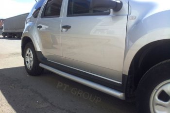6 699 р. Защита порогов вогнутая из трубы Ø63 Petroil Tuning Nissan Terrano D10 рестайлинг (2016-2022) (Серебристый (Искра) ППК)  с доставкой в г. Чебоксары. Увеличить фотографию 2