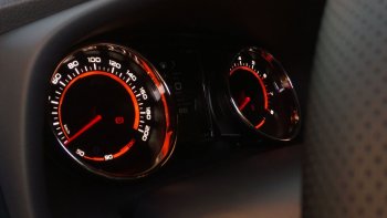 90 999 р. Приборная панель Ferrum GF 890 PH2 (подсветка оранжевый и голубой)  Nissan Terrano  D10 (2013-2016), Renault Duster  HS (2015-2021), Renault Logan  2 (2014-2025), Renault Logan Stepway (2018-2025), Renault Sandero  (B8) (2014-2018), Renault Sandero Stepway  (B8) (2014-2018) (Серебро (шкалы оранжевый, голубой))  с доставкой в г. Чебоксары. Увеличить фотографию 2