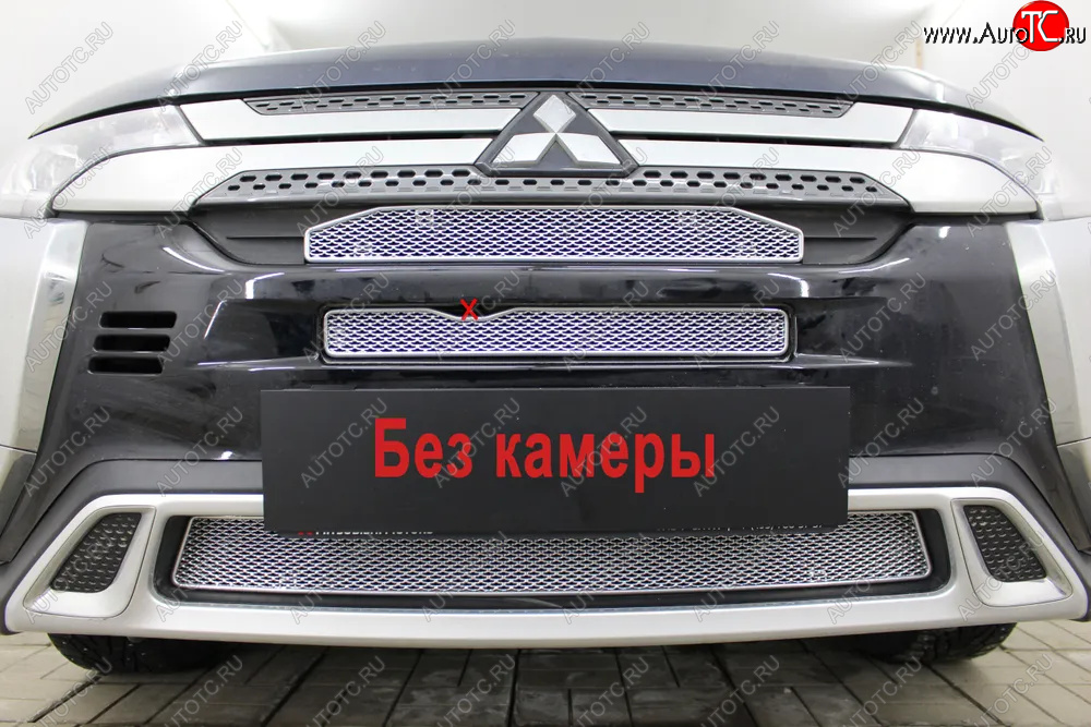 9 499 р. Защитная сетка в бампер (низ, 3 части, с парктроником, ячейка 4х10 мм) Alfeco Премиум Mitsubishi Outlander GF 3-ий рестайлинг (2018-2022) (Хром)  с доставкой в г. Чебоксары