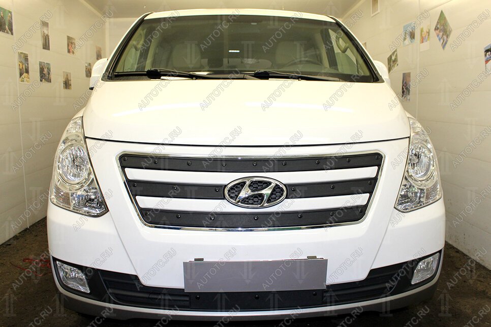 759 р. Зимняя заглушка решетки радиатора (низ) Стрелка11 Hyundai Starex/Grand Starex/H1 TQ рестайлинг (2014-2018) (черная)  с доставкой в г. Чебоксары