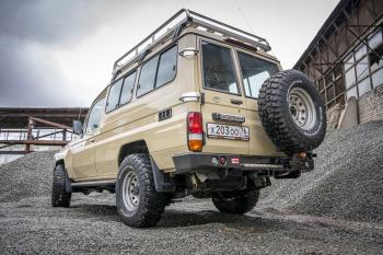 100 649 р. Бампер РИФ силовой задний Toyota Land Cruiser 78 2007+ с квадратом под фаркоп, калиткой и фонарями РИФ rif078-21125  с доставкой в г. Чебоксары. Увеличить фотографию 2