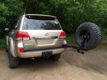 93 329 р. Калитка РИФ с фаркопом в штатный задний бампер Toyota Land Cruiser 200 2008-2015 под штатное колесо, с подсветкой номера РИФ rif200-80001  с доставкой в г. Чебоксары. Увеличить фотографию 3