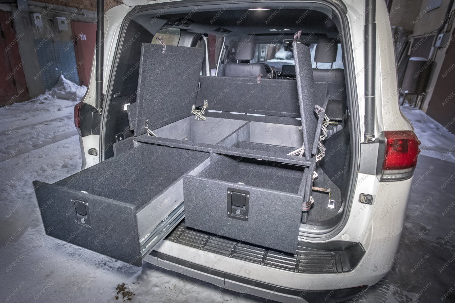 34 999 р. Органайзер в багажник для Toyota Land Cruiser 300 (2 выдв.ящика+клав.замки+спальник) РФ 300-004  с доставкой в г. Чебоксары