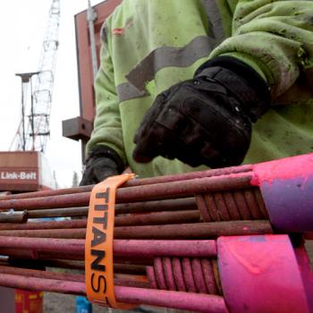 2 379 р. Ремень крепёжный TitanStraps Industrial оранжевый L = 64 см (Dmax = 18 см, Dmin = 5,5 см) TitanStraps tsi-0125-fo  с доставкой в г. Чебоксары. Увеличить фотографию 5