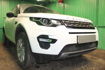 3 079 р. Защитная сетка в бампер (низ, ячейка 3х7 мм) Alfeco Стандарт Land Rover Discovery Sport L550 рестайлинг (2019-2025) (Чёрная)  с доставкой в г. Чебоксары. Увеличить фотографию 3