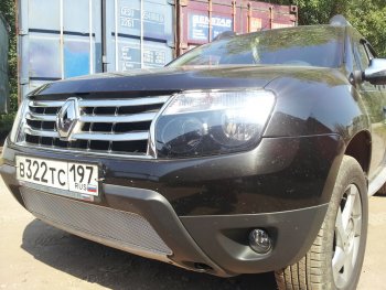 4 299 р. Защитная сетка в бампер (низ, ячейка 4х10 мм) Стрелка11 Премиум Renault Duster HS дорестайлинг (2010-2015) (Хром)  с доставкой в г. Чебоксары. Увеличить фотографию 2