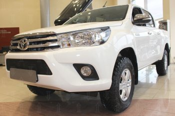 4 299 р. Защитная сетка в бампер (низ, ячейка 4х10 мм) Стрелка11 Премиум Toyota Hilux AN120 дорестайлинг (2016-2020) (Чёрная)  с доставкой в г. Чебоксары. Увеличить фотографию 2