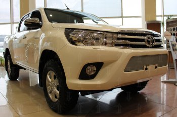 4 549 р. Защитная сетка в бампер (низ, ячейка 4х10 мм) Стрелка11 Премиум Toyota Hilux AN120 дорестайлинг (2016-2020) (Хром)  с доставкой в г. Чебоксары. Увеличить фотографию 2