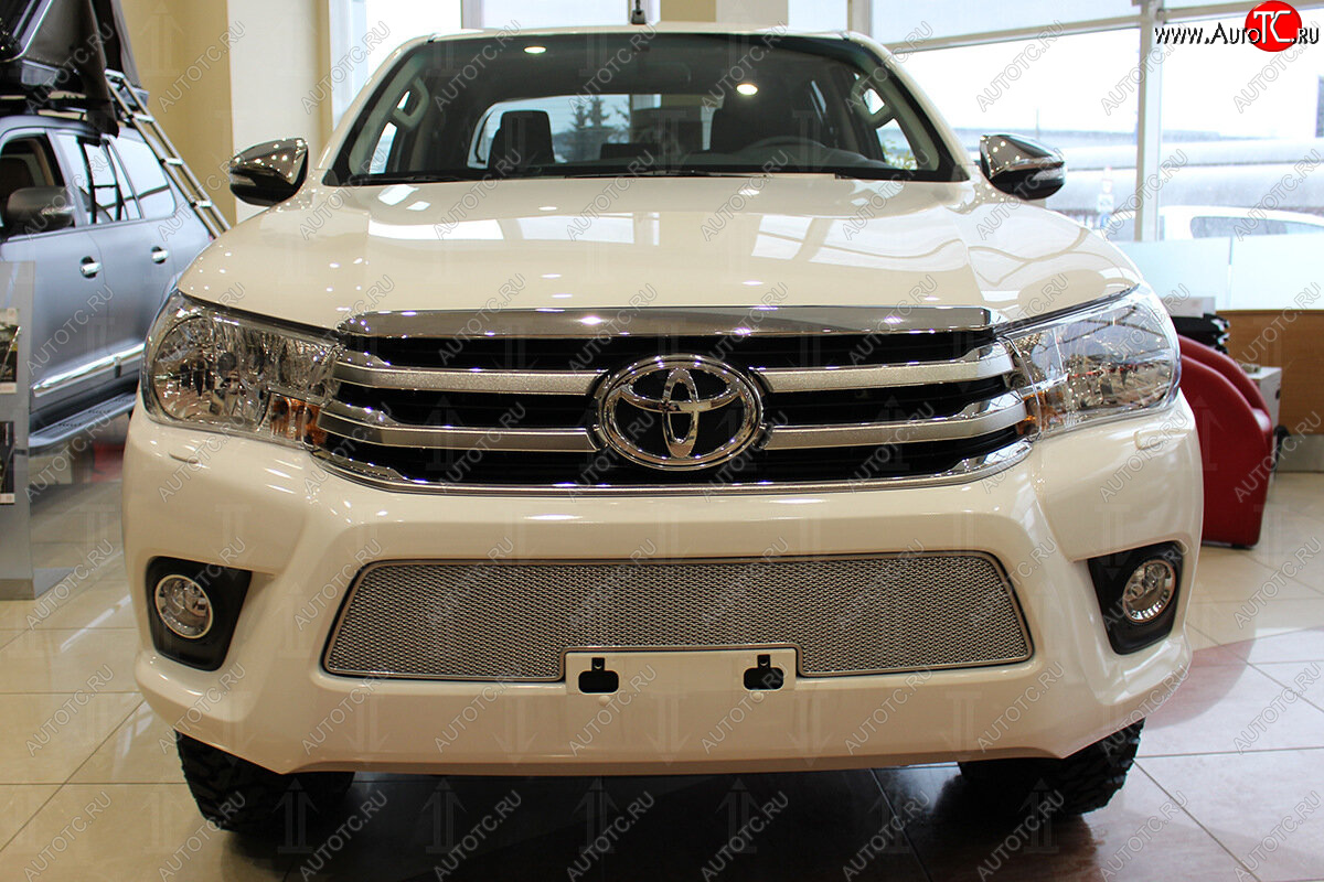 4 549 р. Защитная сетка в бампер (низ, ячейка 4х10 мм) Стрелка11 Премиум Toyota Hilux AN120 дорестайлинг (2016-2020) (Хром)  с доставкой в г. Чебоксары