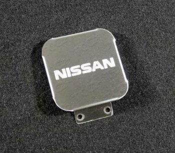 Заглушка на фаркоп с логотипом Nissan (на фаркопы TCC, нержавеющая сталь) TCC Nissan Terrano D10 рестайлинг (2016-2022)