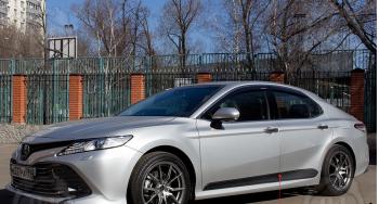 Молдинг двери передний левый Русская Артель Toyota Camry  XV70 (2017-2021) дорестайлинг (глянец под покраску)