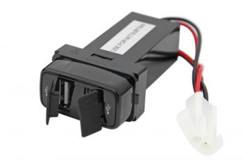 Розетка USB 3,1A для Mitsubishi 35x17 РИФ rif22-4-1013000