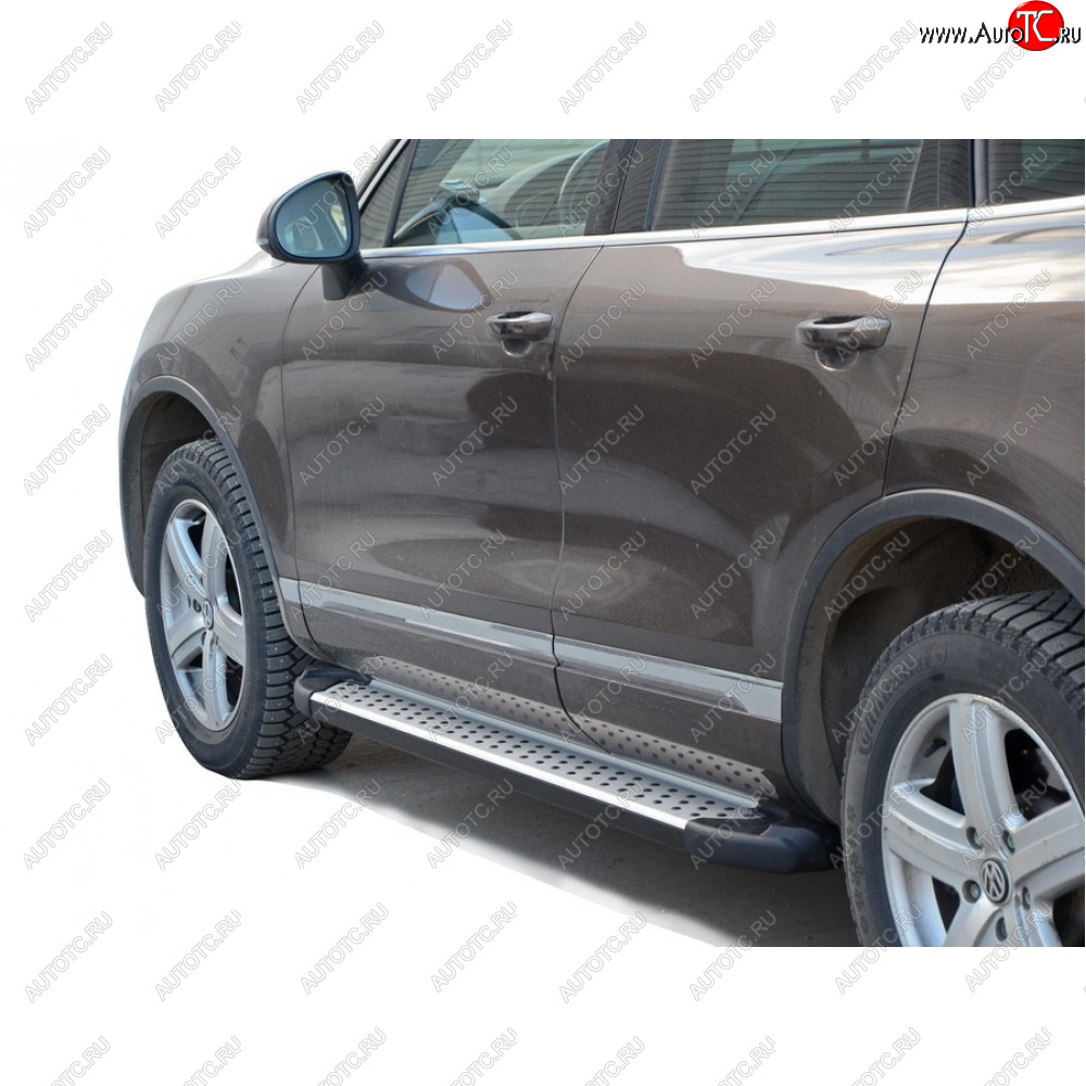 29 999 р. Пороги бумер алюминиевые с резинкой, Техно Сфера Volkswagen Touareg 2 NF дорестайлинг (2010-2014) (Черный глянец)  с доставкой в г. Чебоксары