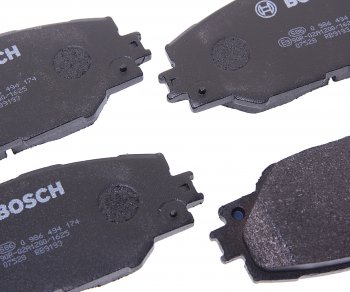 3 779 р. Колодки тормозные передние (4шт.) BOSCH Toyota RAV4 XA40 5 дв. дорестайлинг (2012-2015)  с доставкой в г. Чебоксары. Увеличить фотографию 2