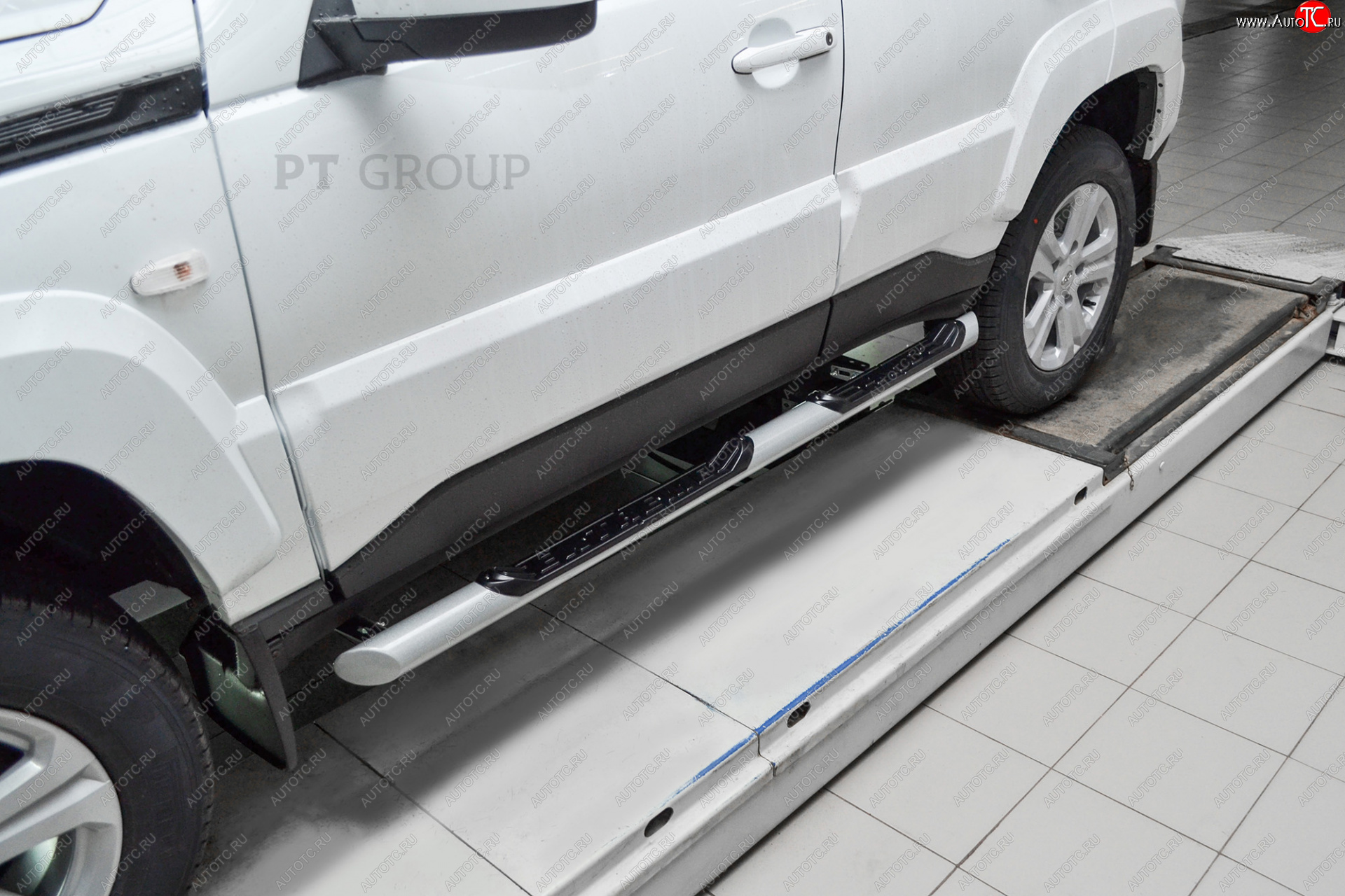 9 349 р. Защита порогов (с накладками, Ø63 мм) Petroil Tuning Лада Нива Трэвел (212300-80) (2021-2025) (окраска в серебристый (Искра))  с доставкой в г. Чебоксары