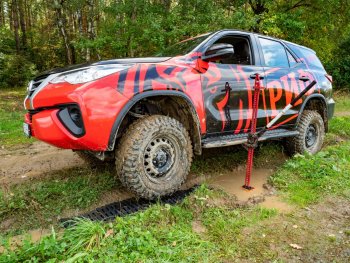 46 989 р. Защита порогов с подножкой РИФ  Toyota Fortuner  AN160 (2015-2025) дорестайлинг, рестайлинг  с доставкой в г. Чебоксары. Увеличить фотографию 3