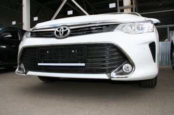 1 239 р. Сетка на бампер внешняя Arbori  Toyota Camry  XV55 (2014-2017) 1-ый рестайлинг (Черная 15 мм)  с доставкой в г. Чебоксары. Увеличить фотографию 2
