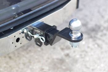 14 699 р. Фаркоп Petroil Tuning (съемный квадрат) Toyota Fortuner AN160 дорестайлинг (2015-2020) (с нержавеющей накладкой)  с доставкой в г. Чебоксары. Увеличить фотографию 2
