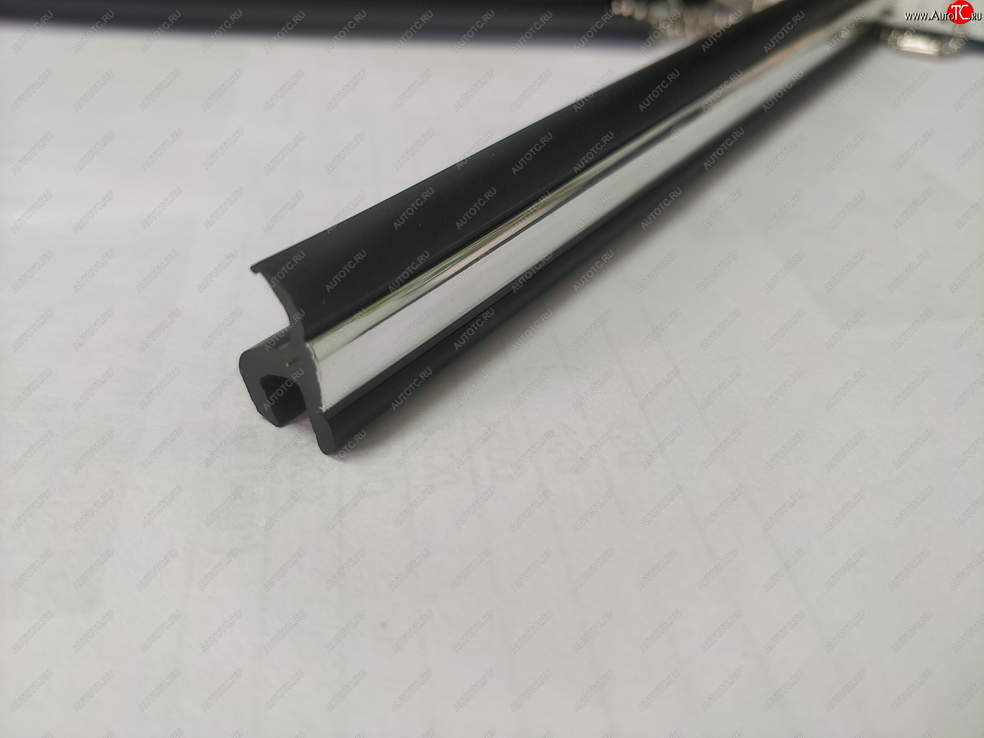 299 р. Универсальный уплотнитель FlexLine (16 mm U-LIP с хром полосой, 1 погонный метр) Haval H7 (2016-2018)  с доставкой в г. Чебоксары