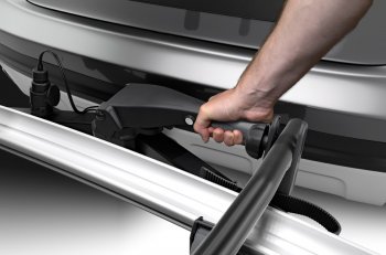 95 999 р. Велобагажник-платформа на фаркоп Thule VeloSpace XT Audi A6 C6 дорестайлинг, универсал (2004-2008) (Для 2-х велосипедов)  с доставкой в г. Чебоксары. Увеличить фотографию 7