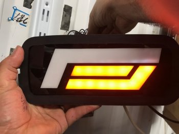 3 399 р. Поворотники с дневными ходовыми огнями SVS (диодные) Лада нива 4х4 2121 (Legend) 3 дв. 2-ой рестайлинг (2021-2025) (Полосы: 1 белая 2 красные)  с доставкой в г. Чебоксары. Увеличить фотографию 4