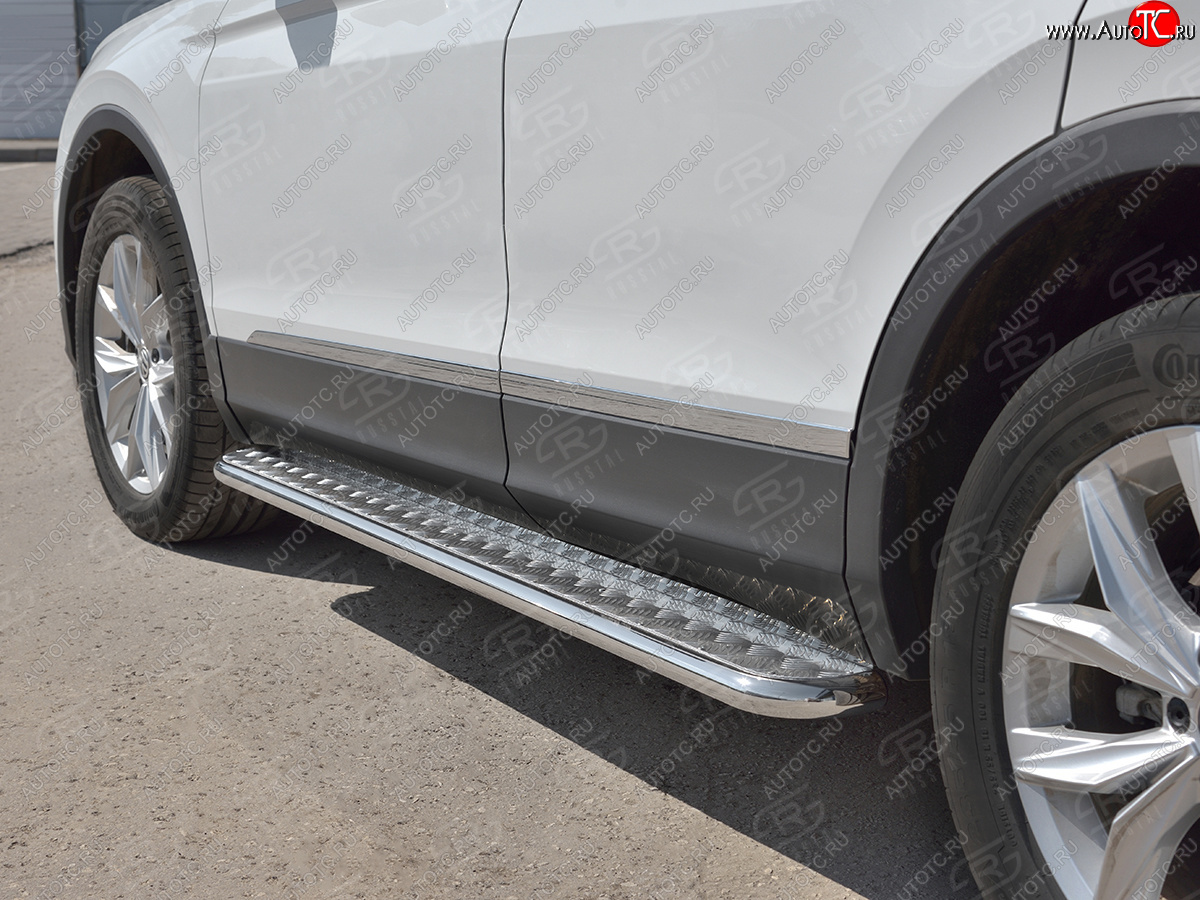 22 999 р. Порожки для ног SLITKOFF (Ø42 мм, NOT R-LINE) Volkswagen Tiguan Mk2 рестайлинг (2020-2022) (лист - алюминий, профиль - углеродистая сталь)  с доставкой в г. Чебоксары